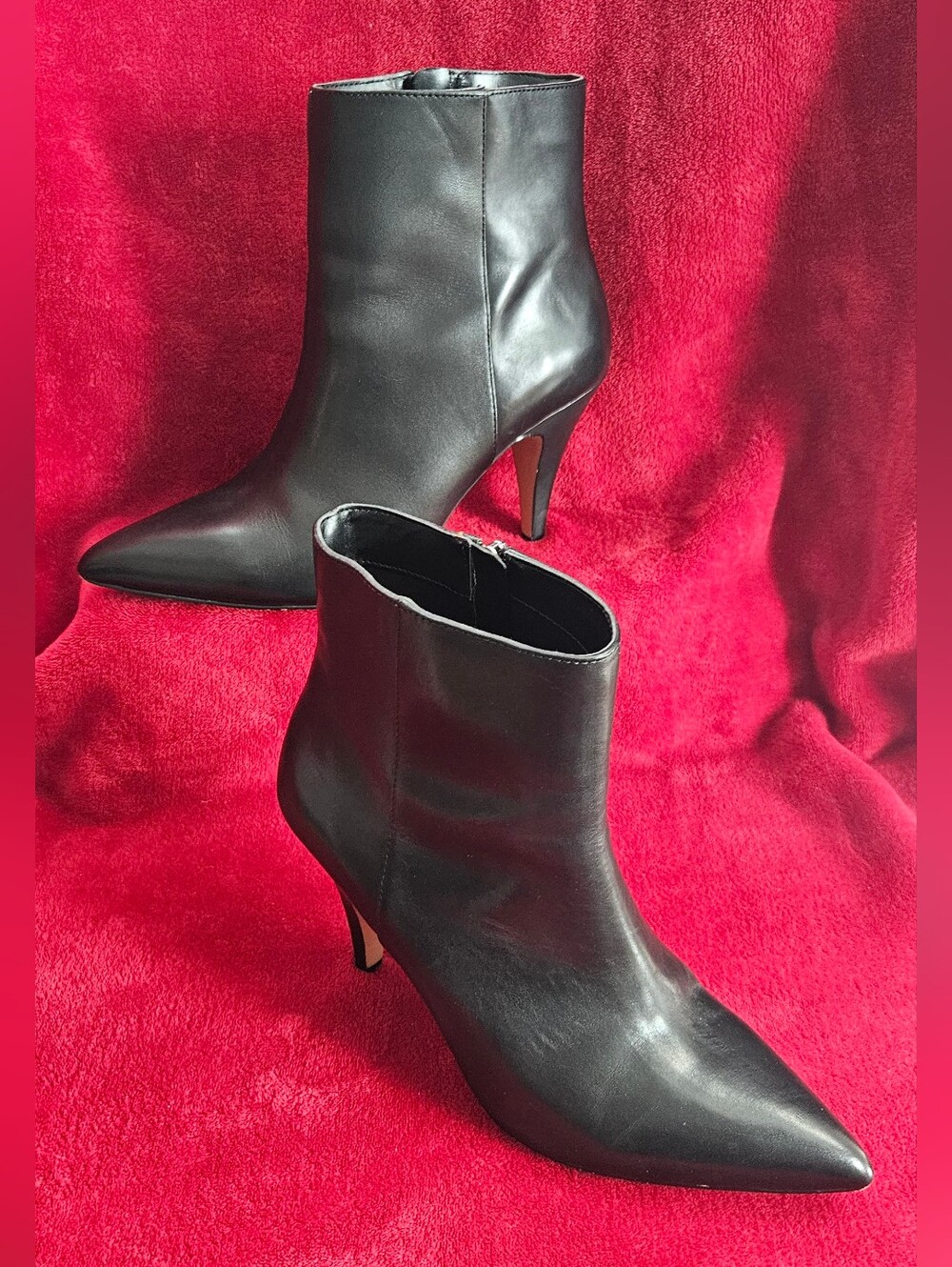 Vince Camuto Black Pointed-Toe Leather Ankle Boots - Size 10